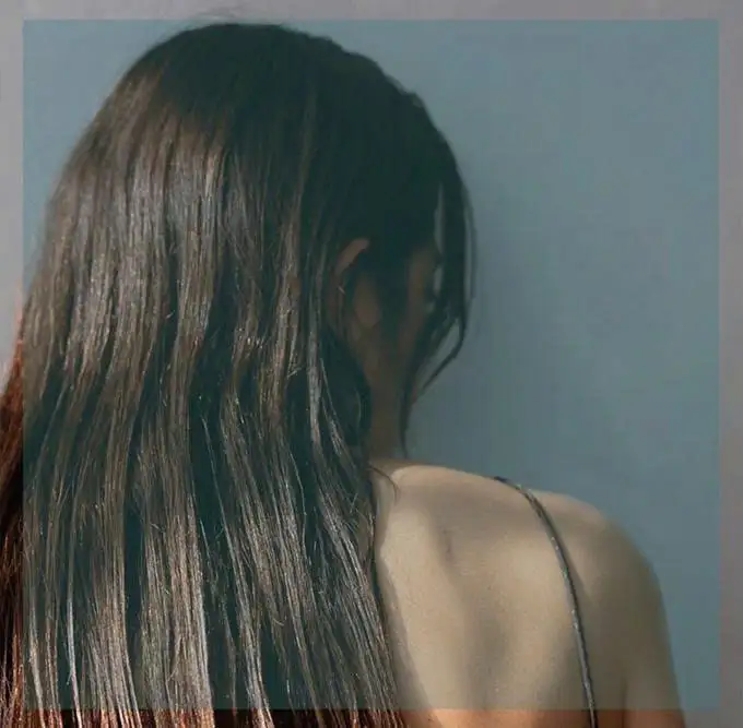 🌧️ Bí Quyết Chăm Sóc Da Đầu Mùa Mưa: Vì Sao Tóc Dễ Gặp Rắc Rối?