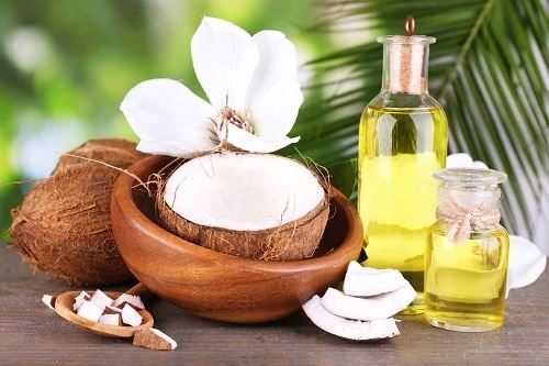 5 tác dụng của dầu dừa với tóc và lưu ý khi dùng dưỡng tóc