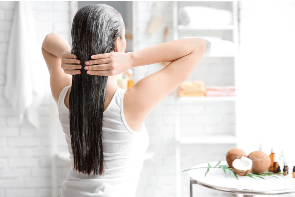 ủ tóc bằng dầu dừa